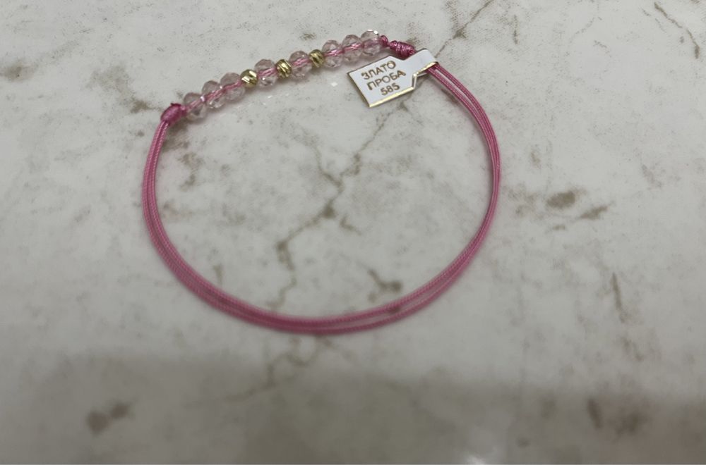 Дамски гривни от бижутерски конец и елемент-злато или сребро