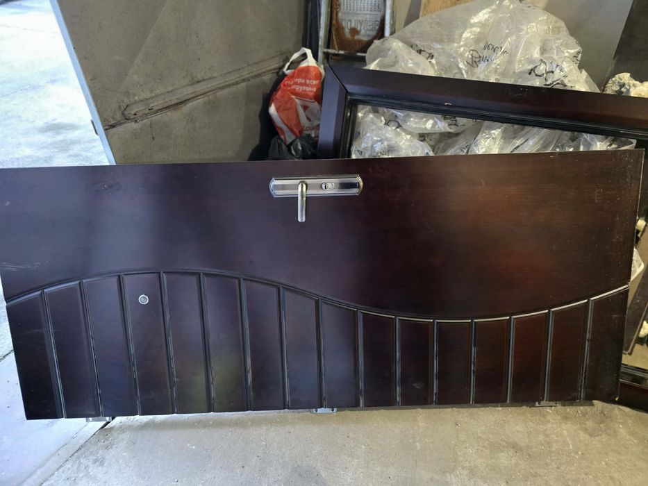 Входна врата с каса