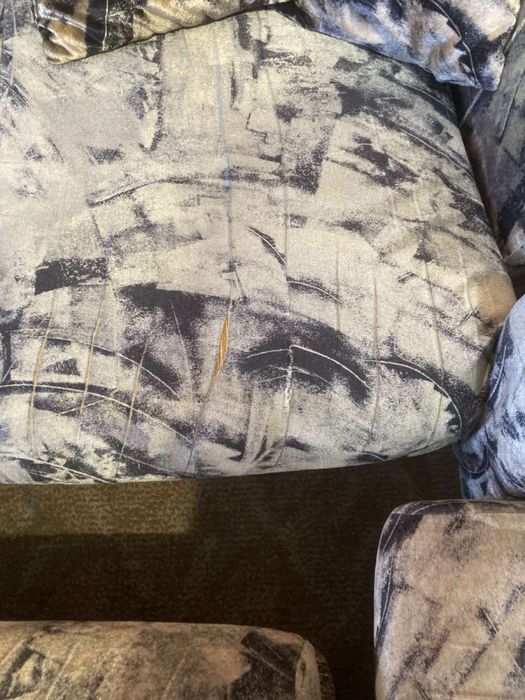 Продавам Холова гарнитура.