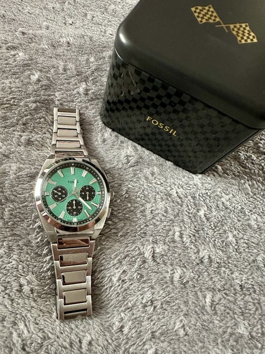 Часовник FOSSIL Everett FS6117