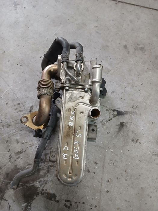 EGR si racitor gaze 1.9 TDI Golf 5 Jetta Touran Passat B6 038131513AD