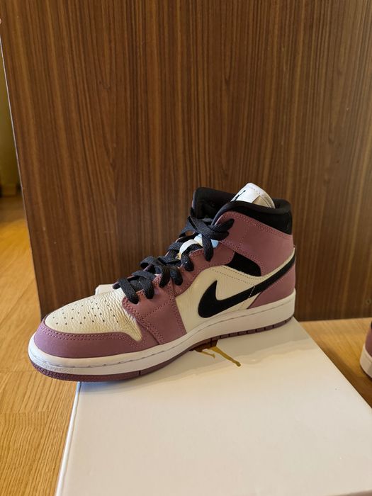 Nike Air Jordan 1 Mid “Mulberry”