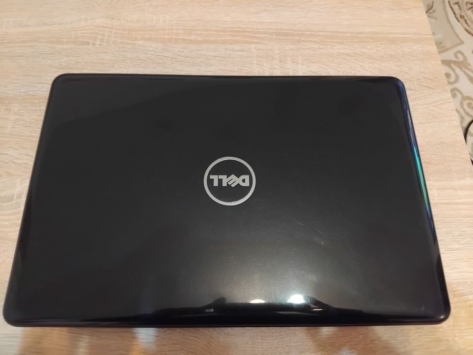 Laptop Lenovo IdeaPad 3 cu AMD Ryzen 3, Dell si Lenovo de 17 inch Full Hd