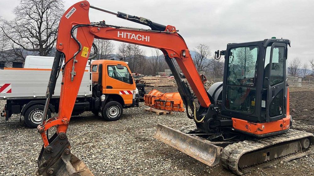 Inchiriere excavatoare senilate 6-10TO HITACHI