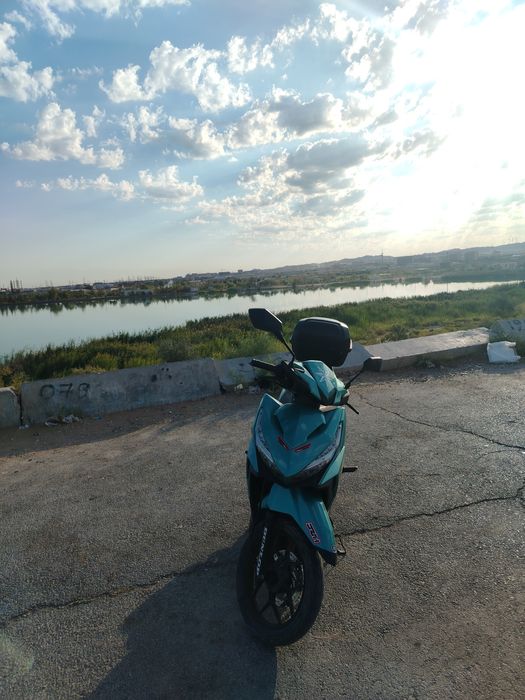 Продаётся скутер Honda Click 175