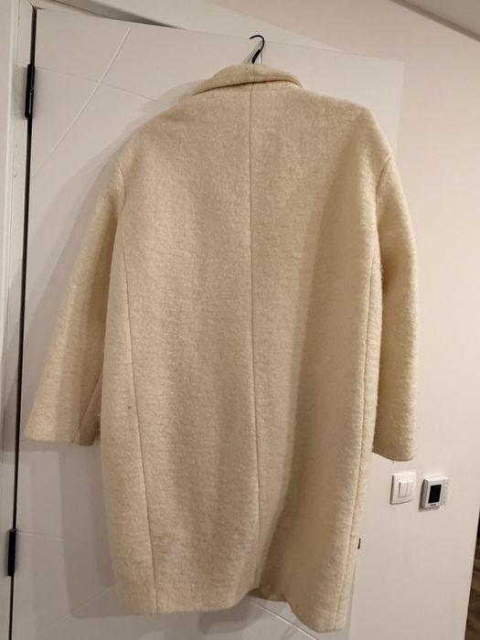 Бяло вълнено палто