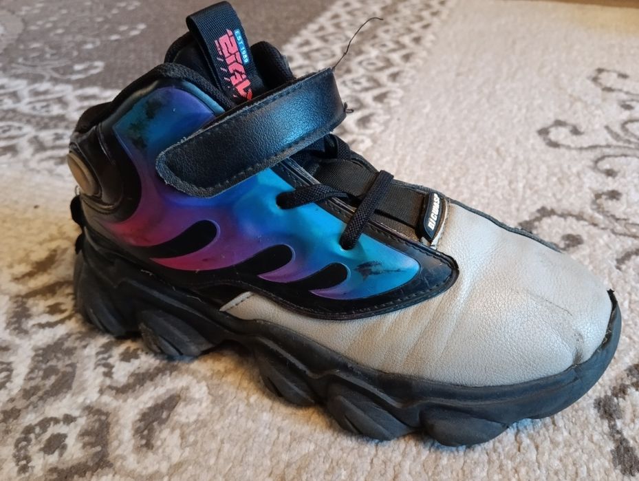 Продам кроссовки дёшево