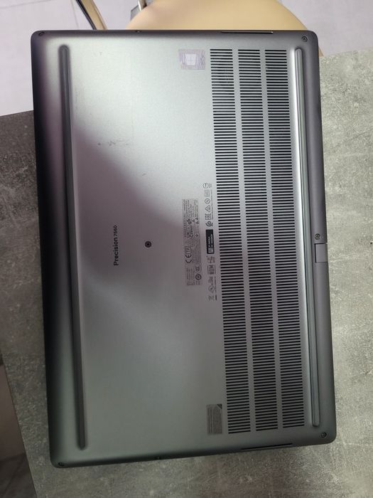 Dell Precision 7560 workstation i5 -11500H