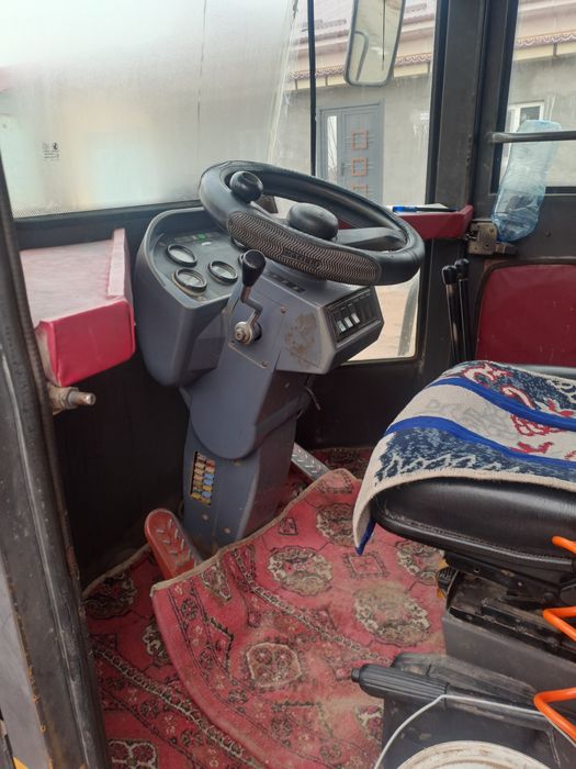 Погурузчик 1.8 ку сотилади