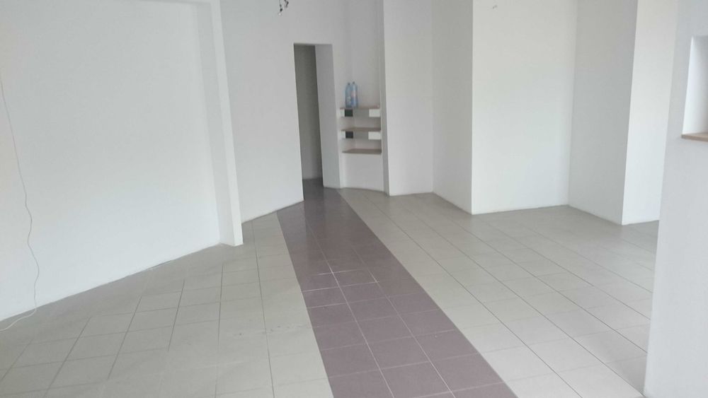 Proprietar, vand spatiu comercial modernizat, in suprafata de 65 mp situat pe B-dul N. Titulescu, in apropriere de Kaufland