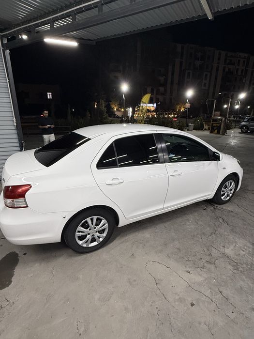 Tayota Yaris 2012 sedan