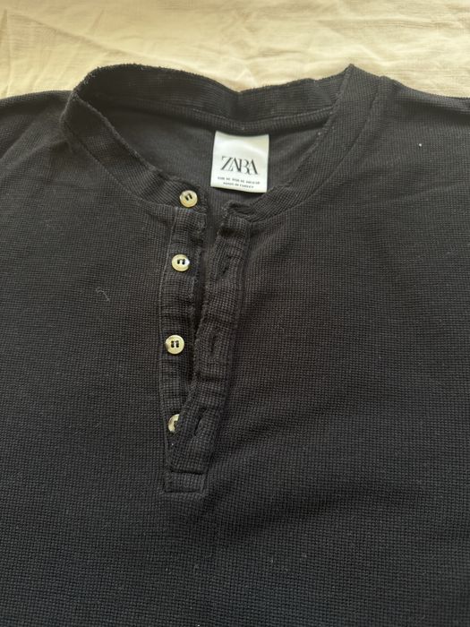 Футболка  от бренда ZARA