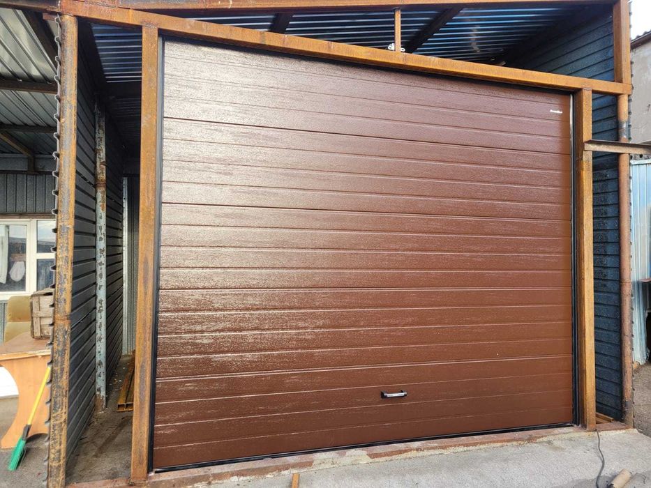 Секционные гаражные ворота