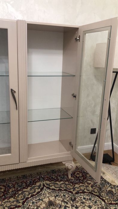 Сервант в отличном состоянии