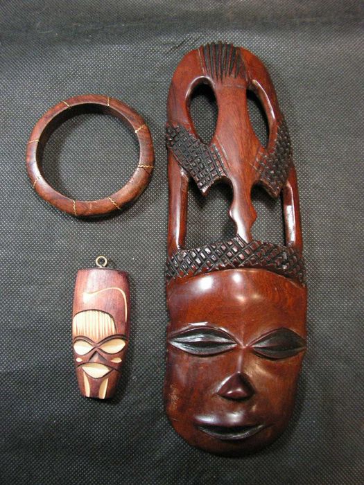 Дърворезба -  африканска женска глава с гривна от абанос за подарък