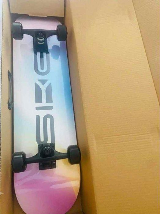 Skateboard nou în cutie cu folie
