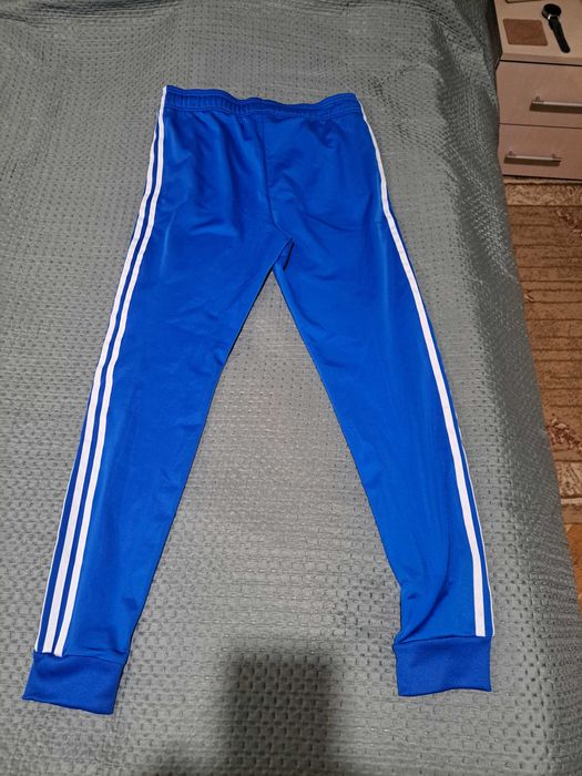 Спортно долнище на анцуг,адидас оригинално с дълж. 102 см.и 40 в ханша