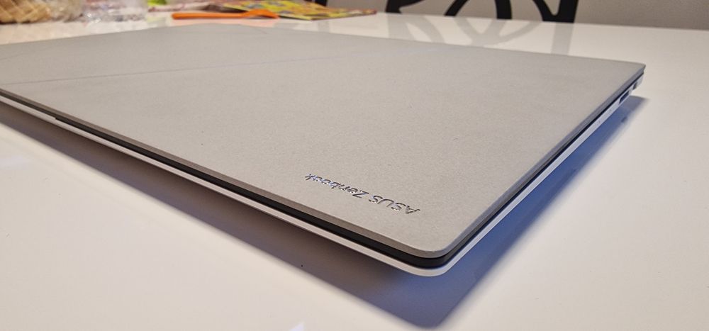 Лаптоп ASUS Zenbook S 16, AMD Ryzen AI 9 365, 24 GB DDR5 RAM, 1 TB PCIe SSD, 16” 3K сензорен екран (2880x1800), AMD Radeon 880M, Win 11 pro