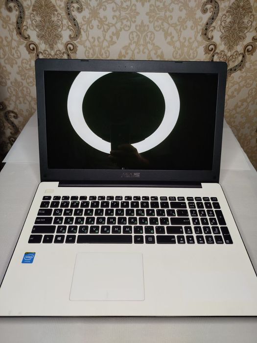 Продается ноутбук Асус в идеальном состоянии