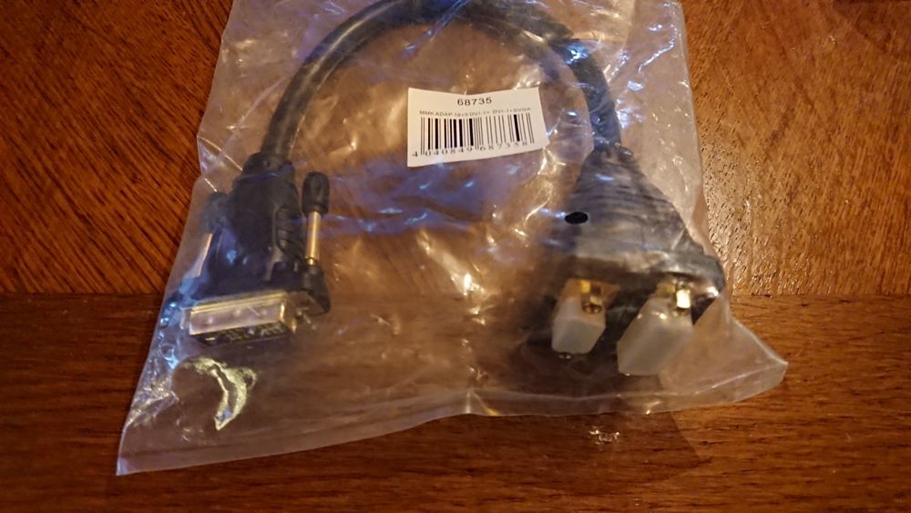 Cablu adaptor splitter de la dvi tata la svga si dvi tata