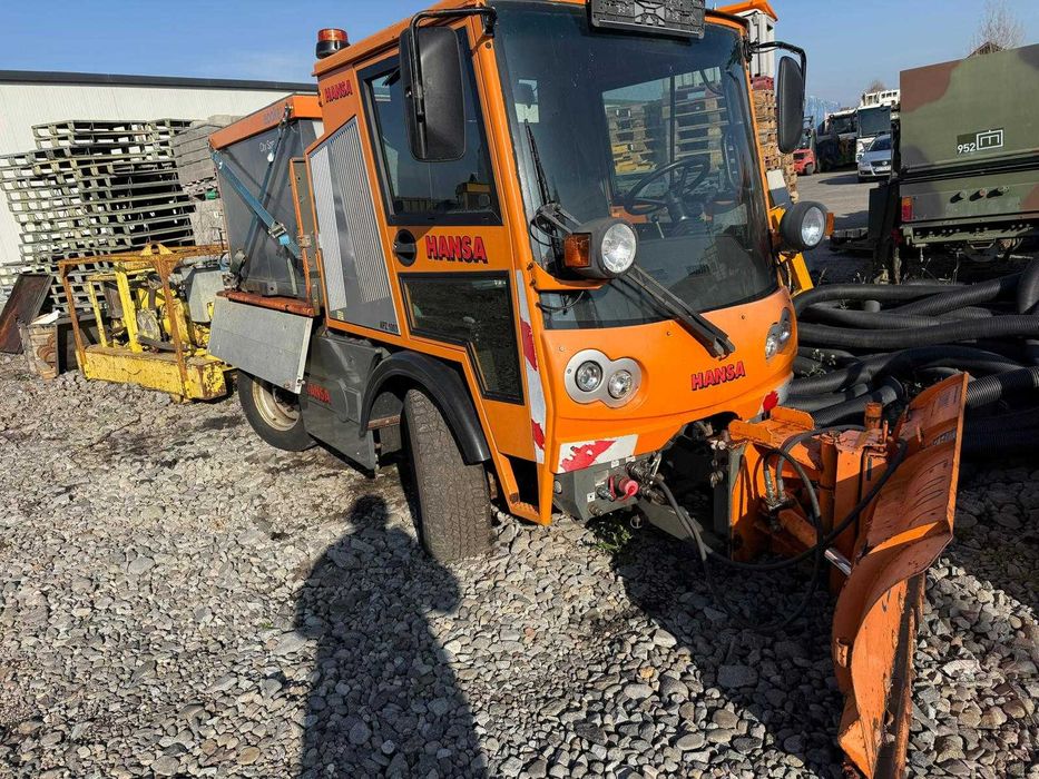 Autoutilitara Speciala Hansa cu sararita si lama zapada