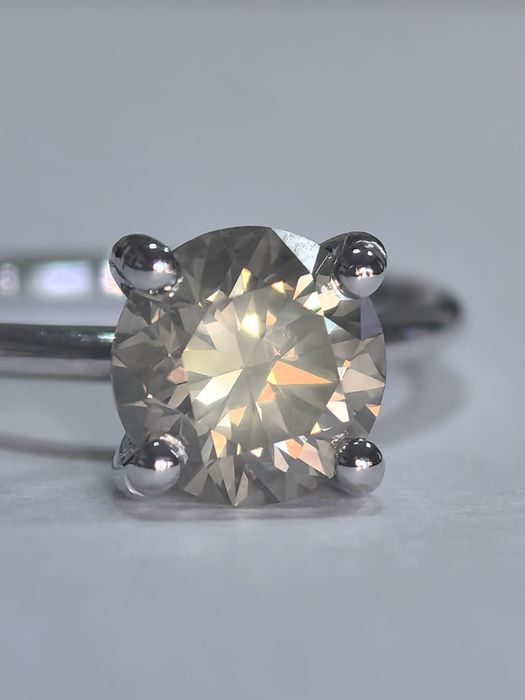 Златен пръстен с диамант 2.16 CT Fancy Color