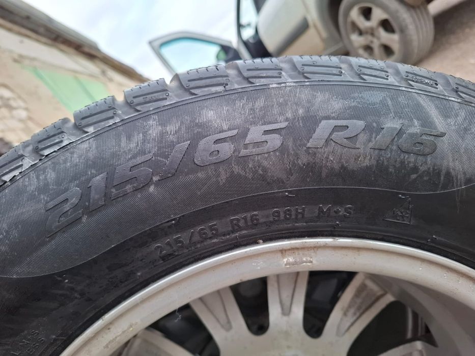 Продам шины  PIRELLI 215/65 R16