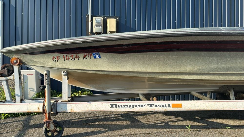 Лодка Ranger 492 vs