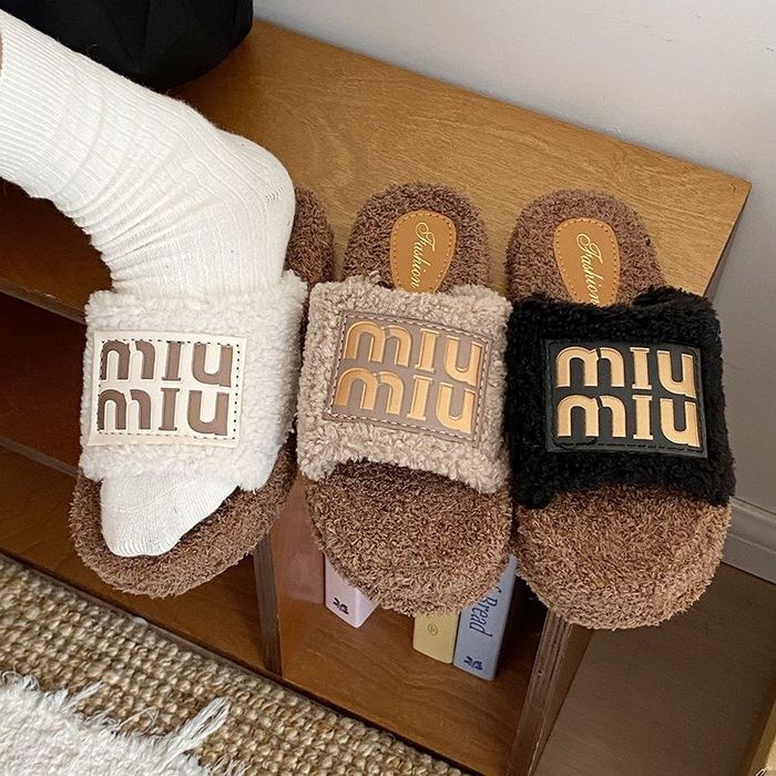 Женские тапочки.