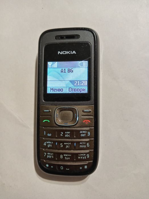 Nokia 1208 има фенерче