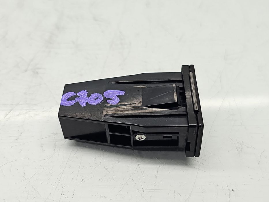 Conector auxiliar USB MITSUBISHI Outlander [Fabr 2006-2012] OEM