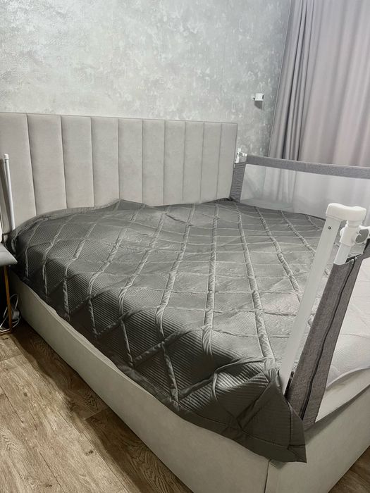 Двуспальняя кровать