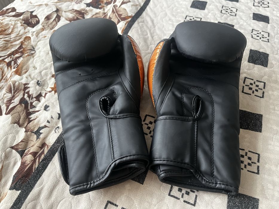 Боксёрские перчатки