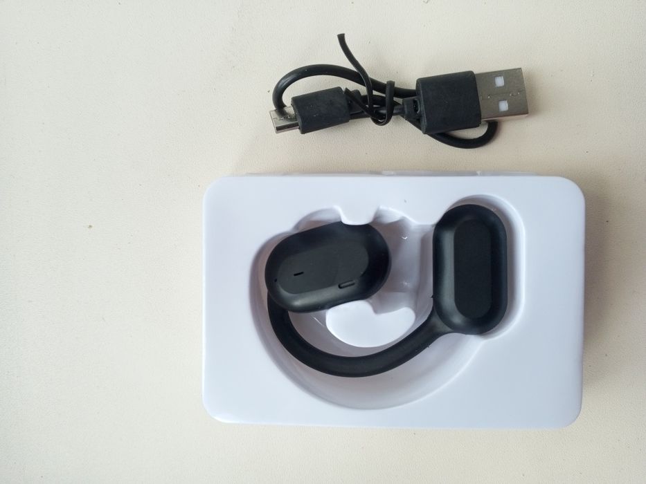 Продам блютуз наушник