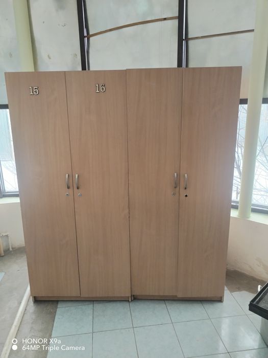 Продам шкафы для одежды.