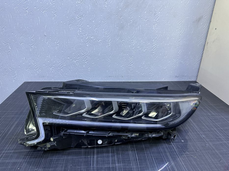 KIA K7 фара правая