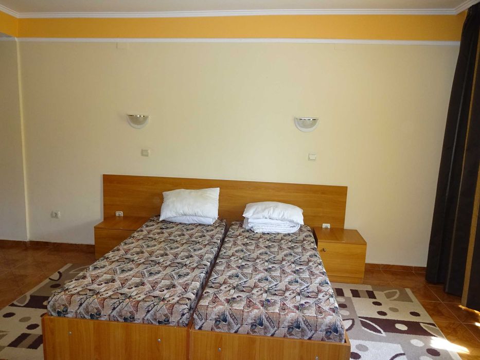 Дава се под наем Двустаен апартамент в к.к. Св.Св. Константин и Елена - 68 кв.м за 204 € - Снимка #3