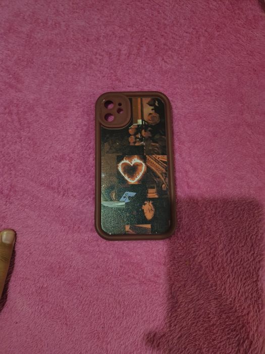 Продавам запазени калъфи за iPhone 11. Цена 5 евро за брой. Изпращам до цяла България. При интерес пишете на лично.Доставката се поема от купувача.