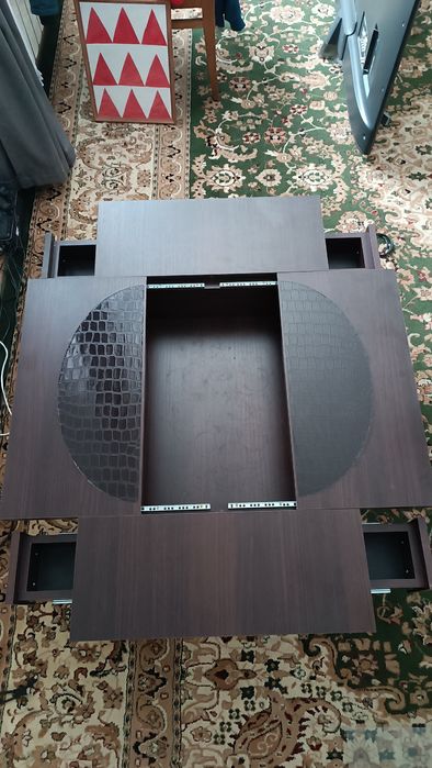 Продам столик журнальный