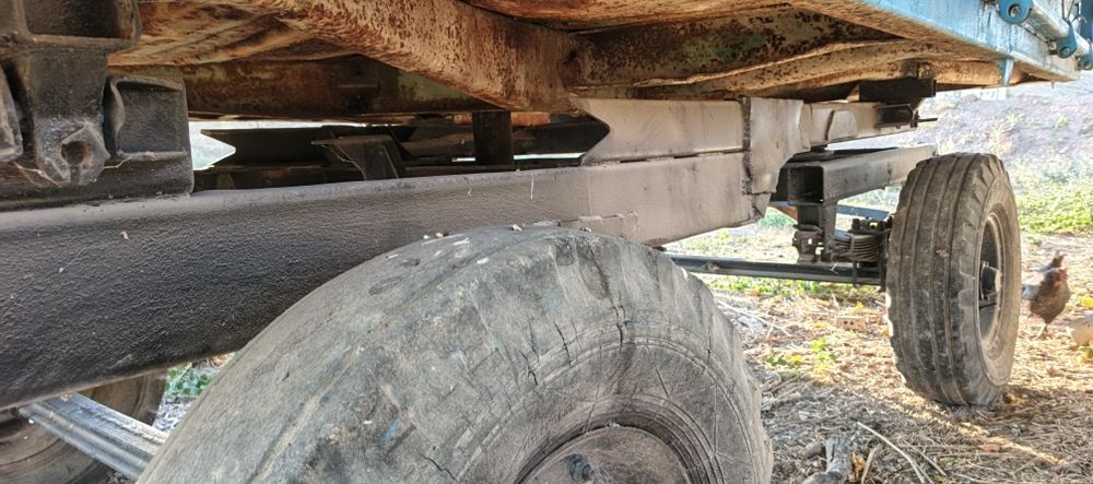 Traktor prsebi sotiladi