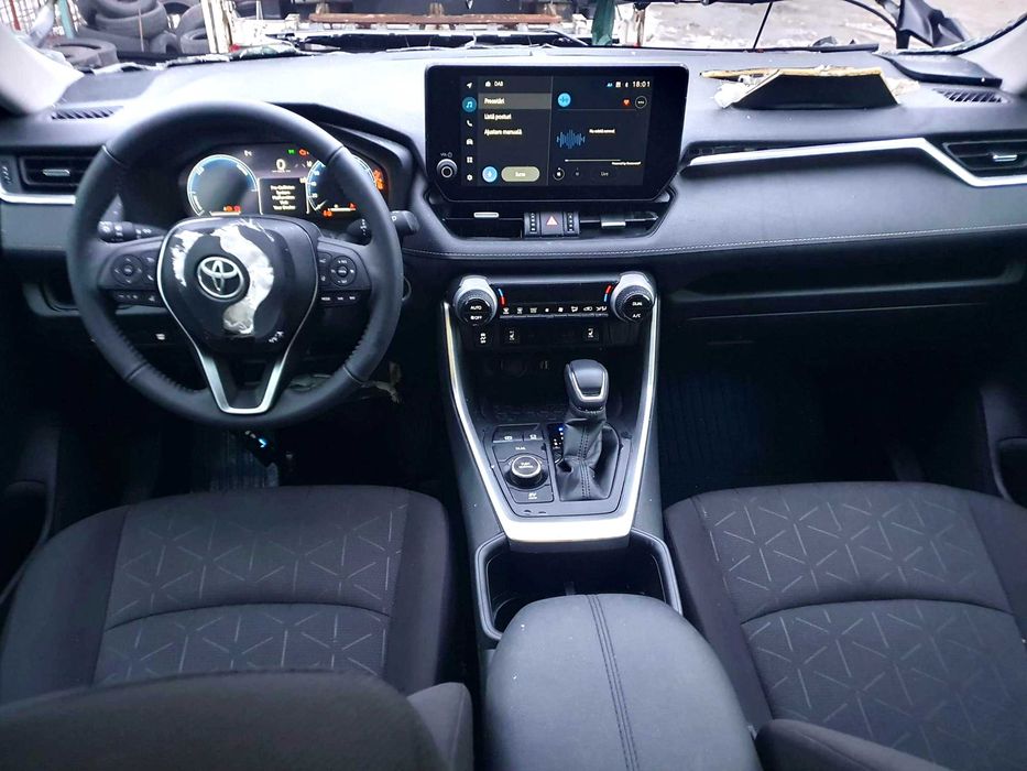 Toyota RAV4 Hybrid, 4x4, an fabricatie 2024, 2200 km - avariat