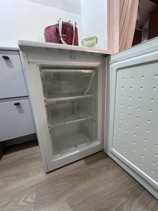 Продам морозильник