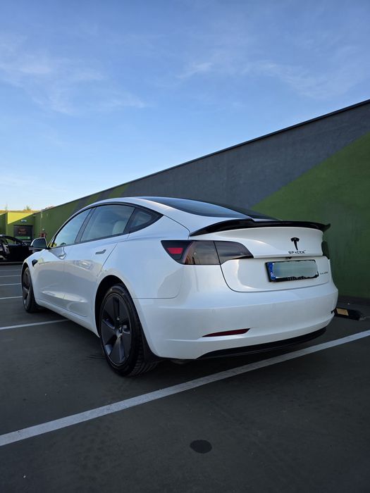 TESLA Model 3 2022 — imagine 3
