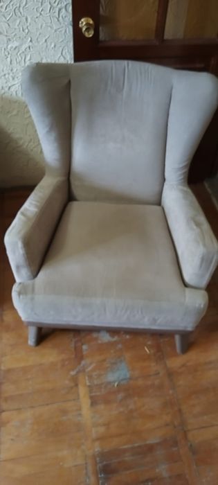 Продам диван и два кресла.