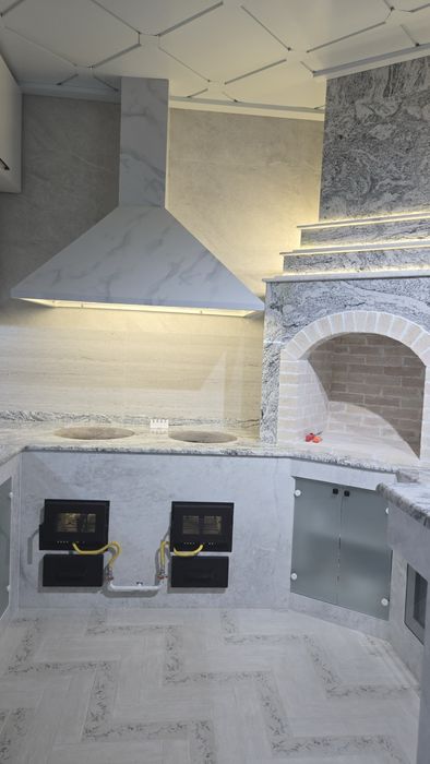 Строем летние кухни в комплексе с очагом