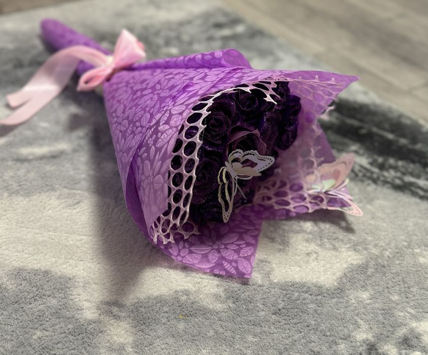 Buchet full mov pret 50 lei realizat din satin