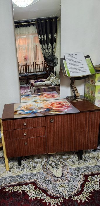 Срочно недорого продаётся трюмо. Цена 200.000 сум