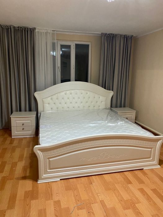 Продаю двуспальную кровать без тумбочек