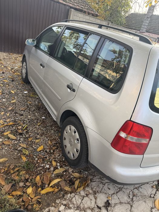 Volkswagen Touran 2006 diesel, 1.500 € — imagine 4