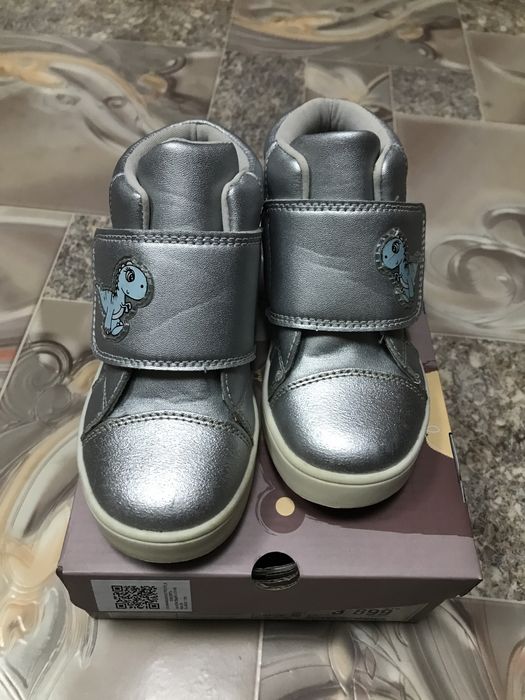 Продам детские ботинки